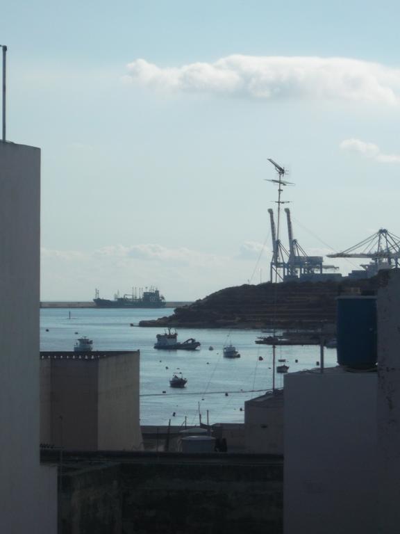 The Waves Apartment Marsaxlokk Room photo